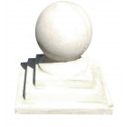 Boule en pierre reconstituée avec socle carré