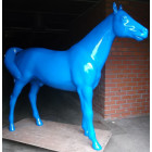 Cheval design lisse en résine