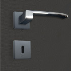 Poignée de porte design à clé finition aspect noir et chrome brillant aurelia - katchmee