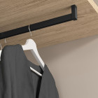 Lot de 2 rails de penderie Luxe de 0,75 m de long avec supports, Aluminium et Plastique, Peint en noir texturé