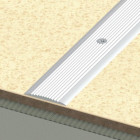 Profil plat en alu anodisé strié antidérapant modèle fa31