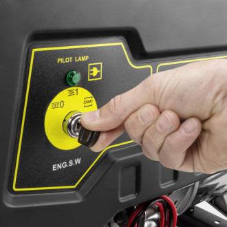 Groupe électrogène 7kw triphasé 400v moteur à essence 4 temps 25l Pgg 8/3