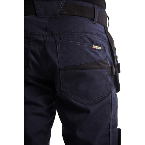 Short maintenance avec poches flottantes 14941330 - Couleur et taille au choix