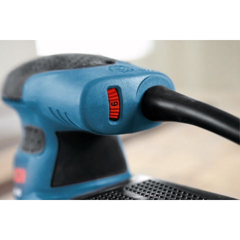 Ponceuse excentrique Ø125mm 250W livrée en coffret plastique  GEX 125-1 AE BOSCH 0601387501