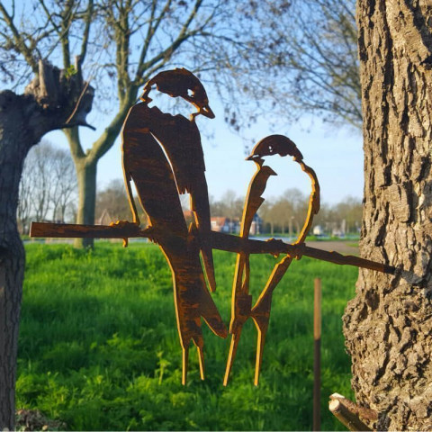 Oiseaux sur pique couple d'hirondelles en acier corten