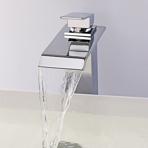 Robinet lavabo surélevé sophistiqué avec bec en cascade en chromé poli
